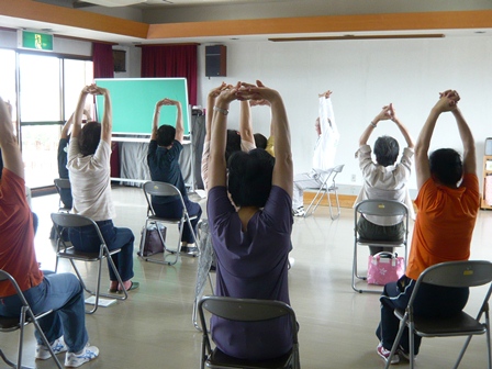 軽体操や椅子に座ってできる体操