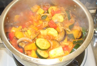 カポナータを煮込んでいるところ