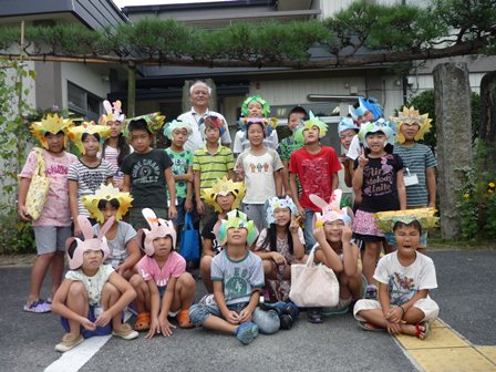 館長さんとみんなで記念撮影。