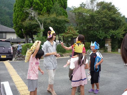 お迎えのおかあさんも被ってみました。