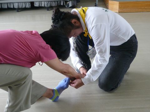 2_4・前屈で体のやわらかさ測定