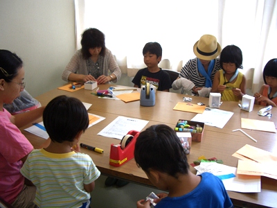 みんな真剣に制作中です。