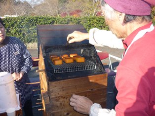蓋を開け中の様子を確認。