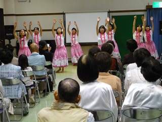アロハでウキウキ（フラダンス）