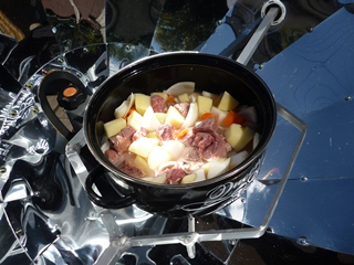 カレーを煮込み中