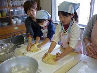生地づくり。