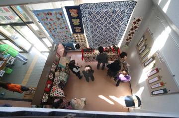 「パッチワークキルトの会」の展示風景