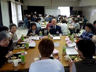 昼食会
