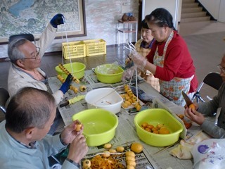 ひもを通す