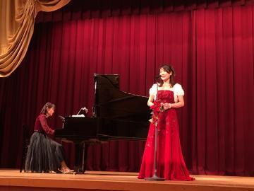 声楽家・有山優子さんと、ピアノ・芦田裕子さんが