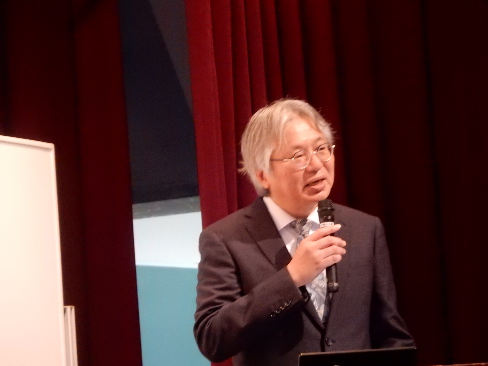 講師