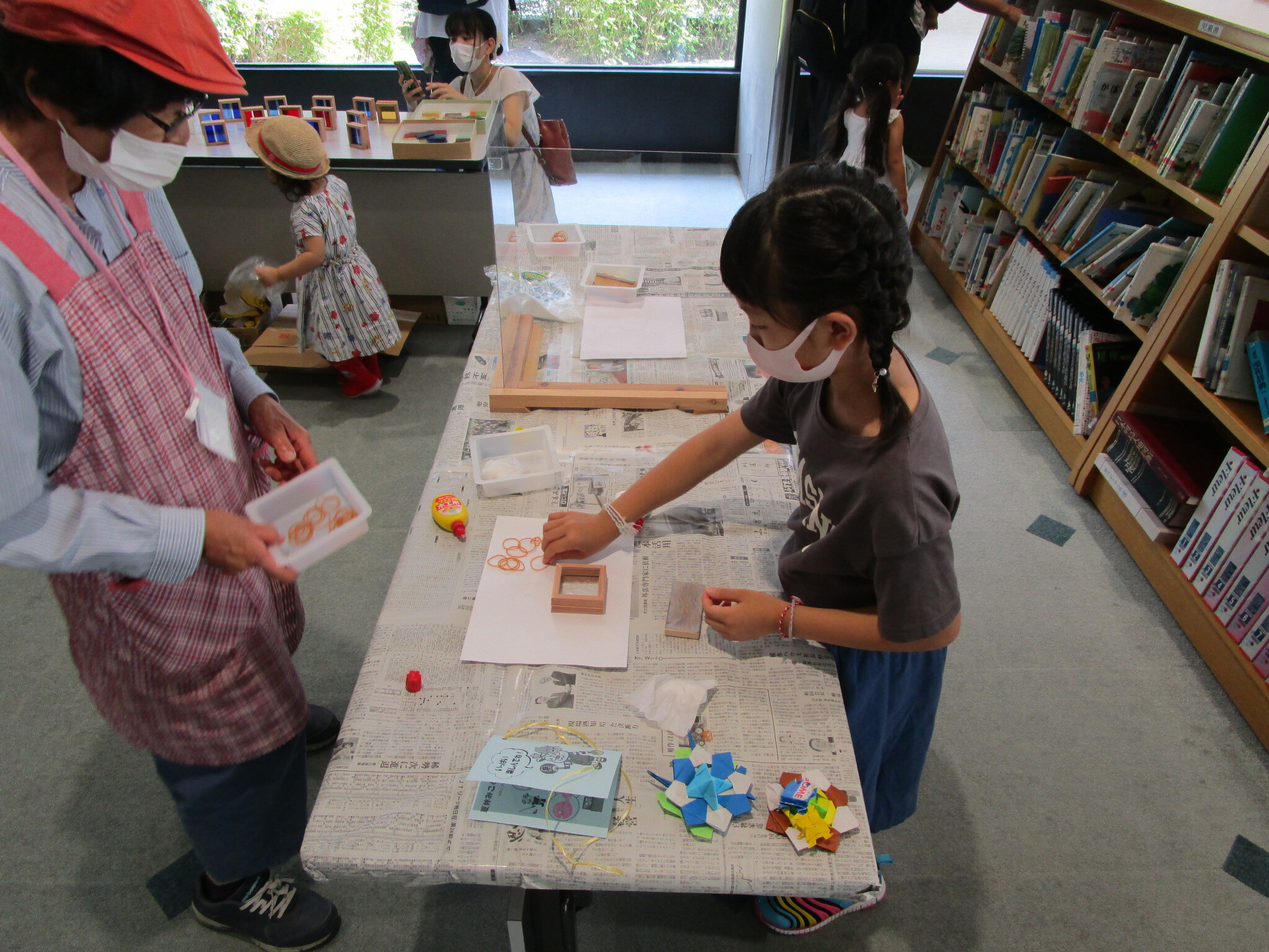 吉野杉の枠を作る様子