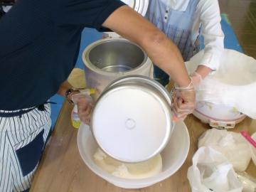 糀を混ぜる