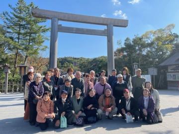 宇治橋前で集合写真