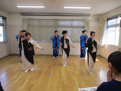 柳生音頭を披露