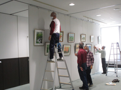 絵画作品展示の準備