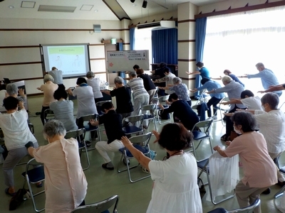 体操をする様子