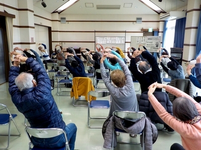 イス体操をする様子