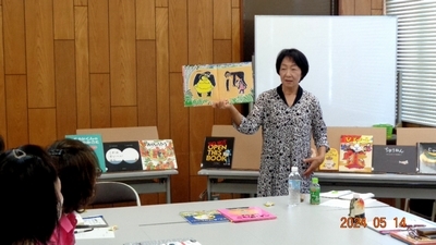 絵本専門士の方の読み聞かせ