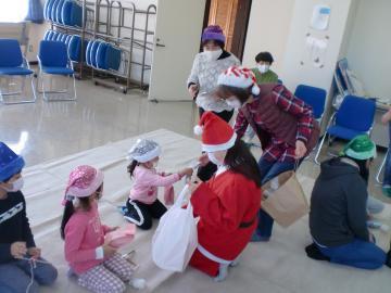 クリスマス！おはなし会の様子